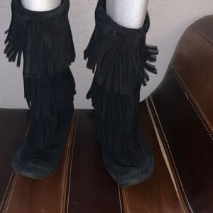 Minnetonka leather fringe black boots size 8